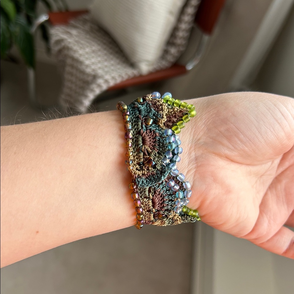 Handcrafted Multicolor Beaded Bracelet - Picture 2 of 4